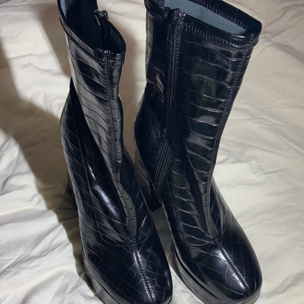 Forever 21 Black Croc-Patterned Heeled Boots